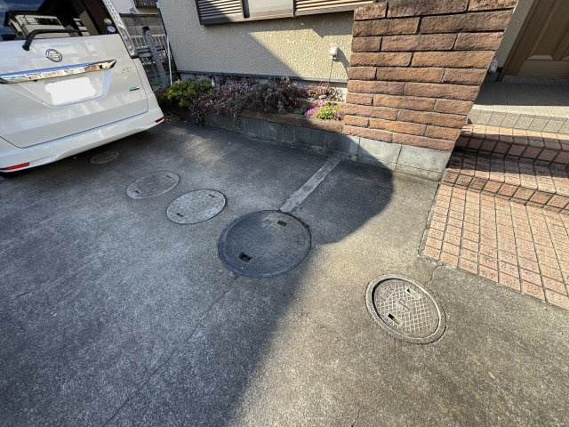 -三丁目不動産-　上里町神保原　中古戸建の駐車場