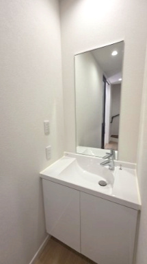 売新築戸建　静岡市葵区千代２丁目の独立洗面台