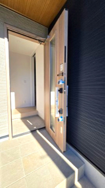 売新築戸建　静岡市葵区千代２丁目の玄関