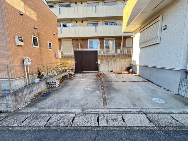 市川市大野町１丁目　中古戸建の駐車場