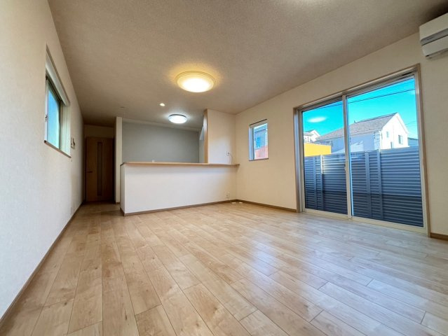 市川市大野町１丁目　中古戸建の居間・リビング