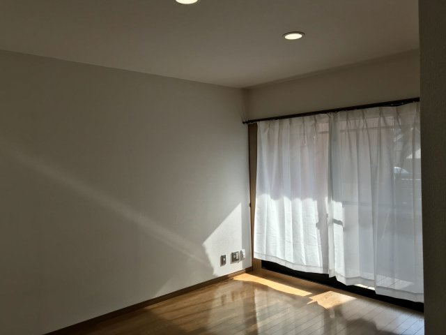 桐生市菱町４丁目のアパートの居間・リビング