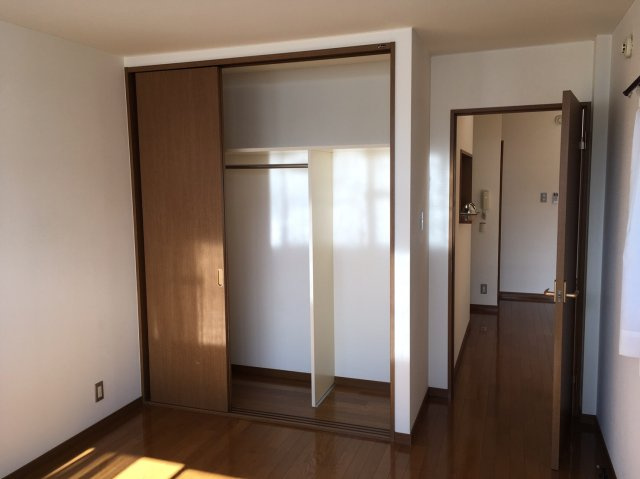 桐生市菱町４丁目のアパートの収納