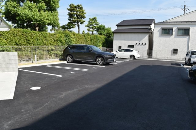 ジラソーレの駐車場