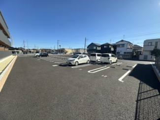 【駐車場】