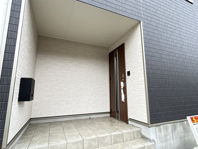 徳島市大原町長尾建売第3　1号棟の玄関