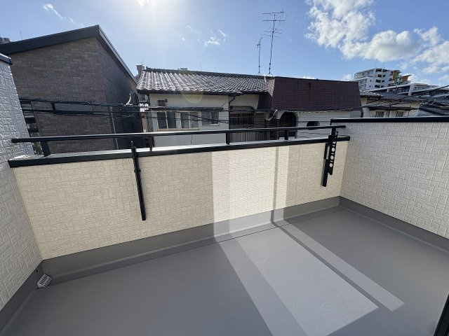 【バルコニー】 | 福岡市早良区荒江3丁目　2号棟（全2棟）【仲介手数料無料・0円】 | 現地写真。