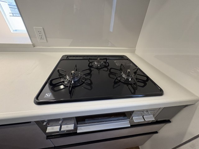 【キッチン】 | 福岡市早良区荒江3丁目　2号棟（全2棟）【仲介手数料無料・0円】 | 現地写真。