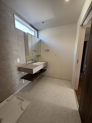 【洗面所】 | 福岡市早良区荒江3丁目　2号棟（全2棟）【仲介手数料無料・0円】 | 現地写真。