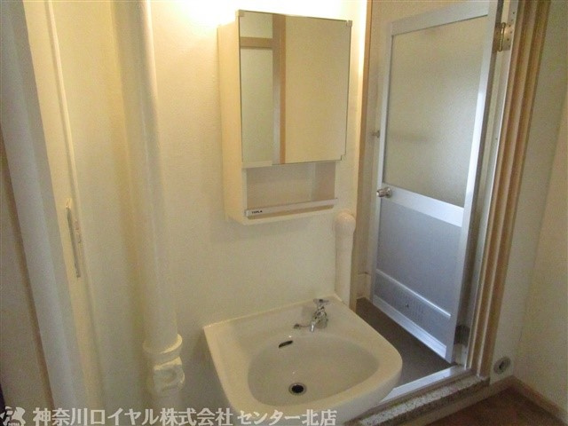 【シャワールーム】