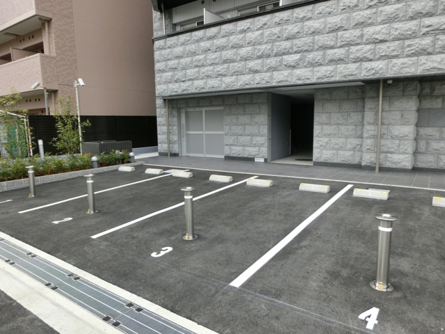 大阪市淀川区十三東１丁目の賃貸マンションの駐車場