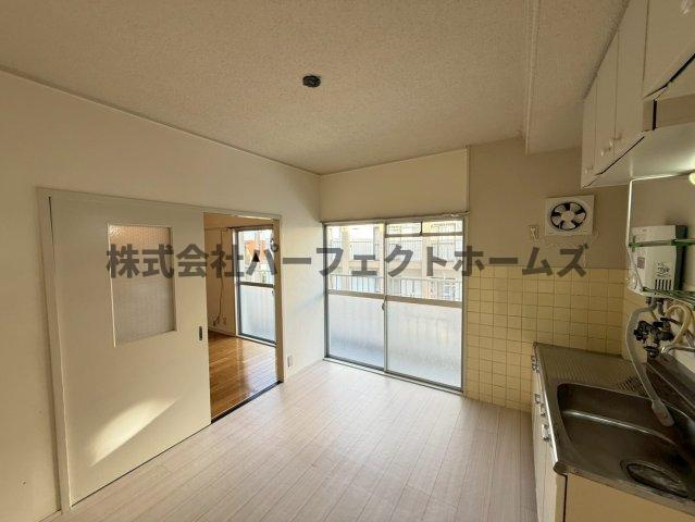 春日ダイヤモンドハイムの居間・リビング|使いやすい居間です