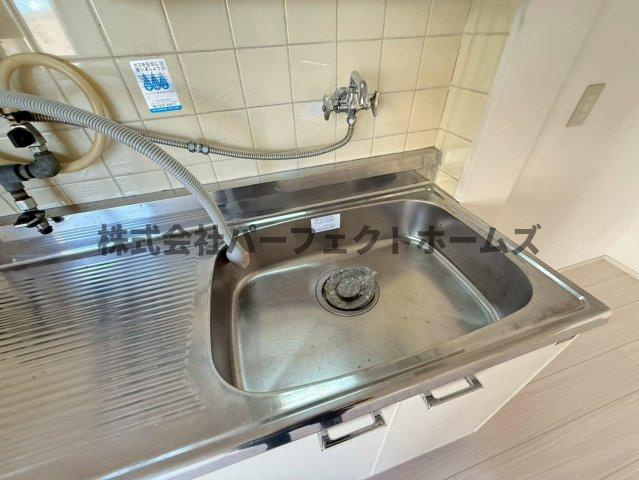 春日ダイヤモンドハイムのキッチン|コンパクトなキッチンで掃除もラクラク