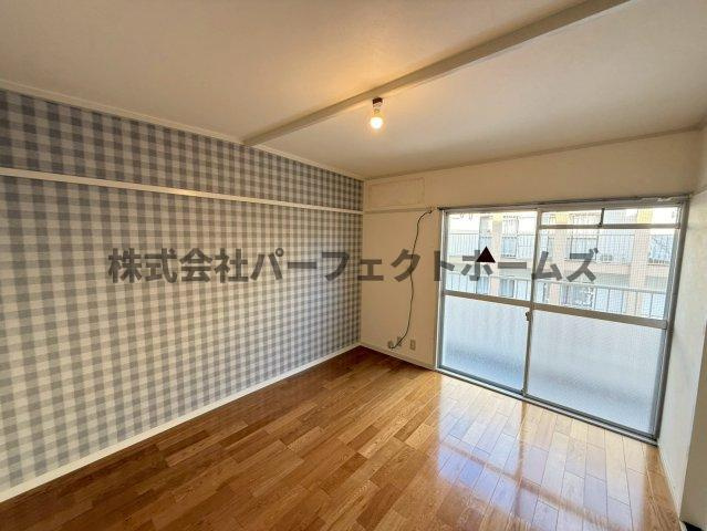 春日ダイヤモンドハイムの洋室|コンパクトで使いやすい洋室です