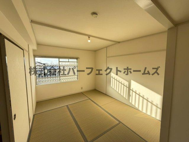 春日ダイヤモンドハイムの和室|落ち着いた雰囲気の和室付きです