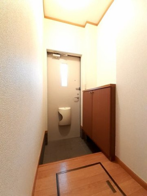 【玄関】 | デフィー中嶋 | 収納もある玄関です