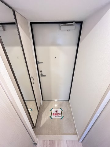 大阪市城東区関目６丁目の賃貸マンションの玄関