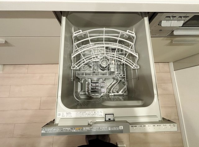 コスモ小竹向原メユールのキッチン|食後の片づけに便利な食器洗乾燥機を装備しています