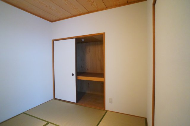 サンプラザ南京終の和室