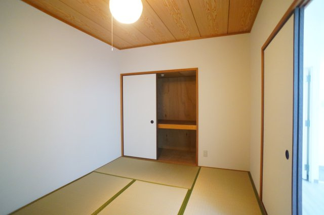 サンプラザ南京終の和室