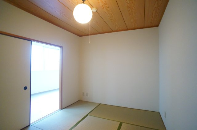 サンプラザ南京終の和室