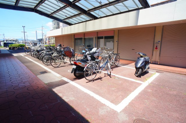 サンプラザ南京終の駐車場