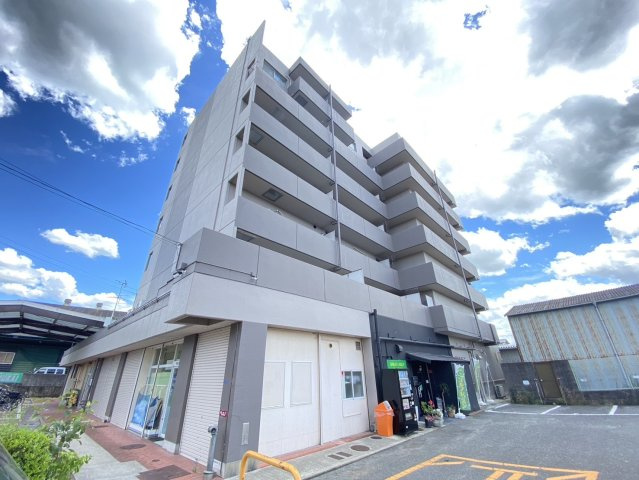 サンプラザ南京終の外観