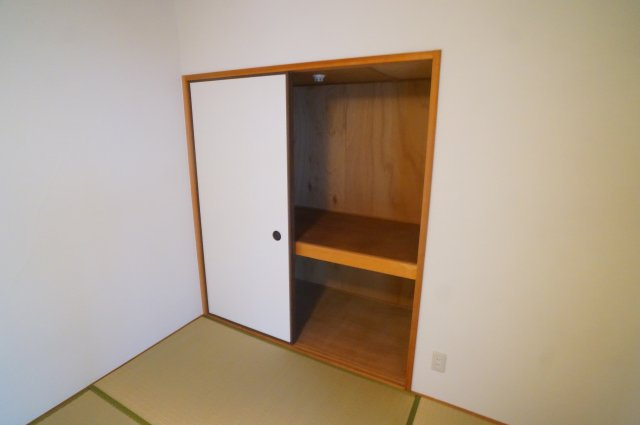 サンプラザ南京終の収納