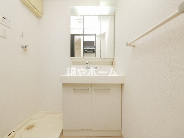 サムティ難波グレイスの独立洗面台|独立洗面台あり、毎朝おしゃれに忙しい女性の方におすすめです