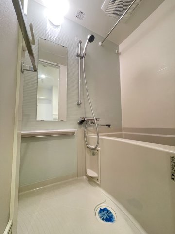 レジディア国立の浴室|鏡のある浴室です※別部屋写真