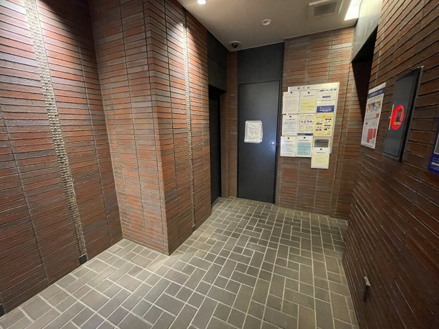 レジディア国立のロビー|落ち着いた雰囲気のロビーです