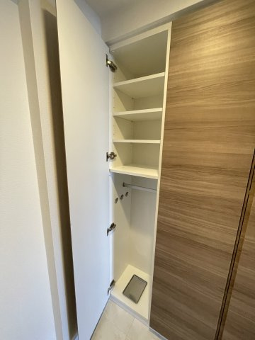 レジディア国立の収納|玄関収納です※別部屋写真