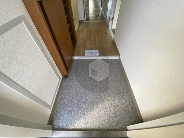 八戸ノ里第二ガーデンハイツの玄関