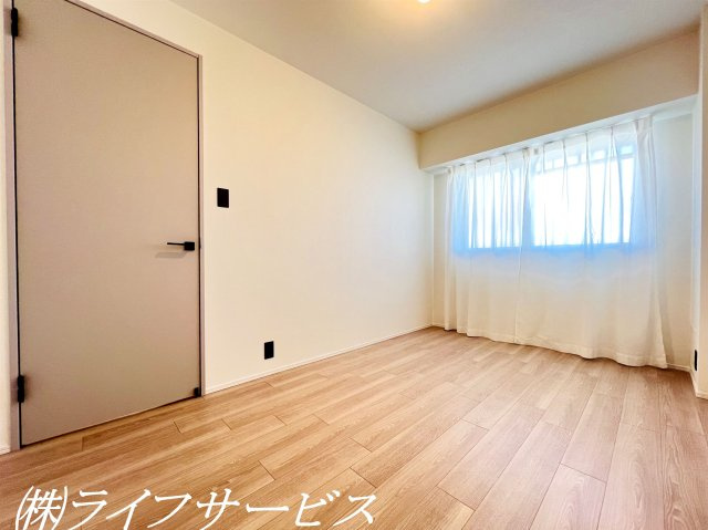 【洋室】 | 新北野第３コーポ | 玄関側洋室6.0帖／ウォークインクローゼット有、エアコン先行配管済！