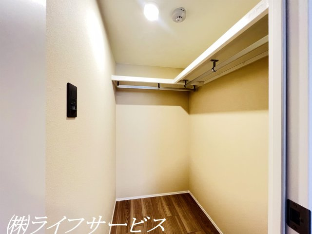 【収納】 | 新北野第３コーポ | 玄関側洋室6.0帖／ウォークインクローゼット有