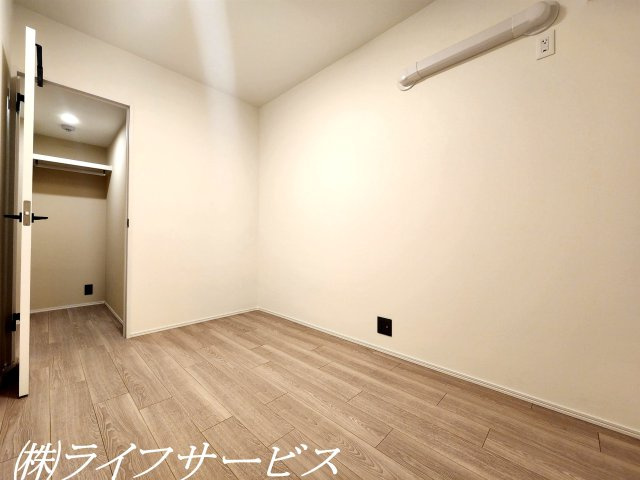 【洋室】 | 新北野第３コーポ | 中部屋洋室5.0帖／ウォークインクローゼット有、エアコン先行配管済！