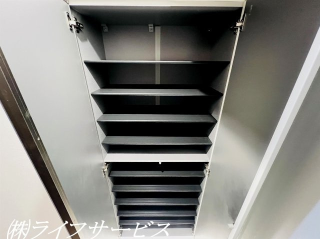 【玄関】 | 新北野第３コーポ | 玄関／ミラー付の天井高シューズボックス有！