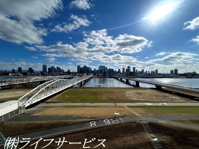 【展望】 | 新北野第３コーポ | 上層階につき眺望良好です！梅田スカイビルまで見渡せるパノラマビュー♪夏には淀川花火を鑑賞いただけます！