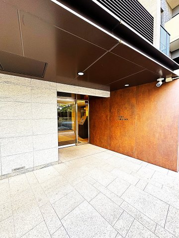 Crio KUGENUMA SEASIDEー駅3分×南向き×100㎡超ーのエントランス