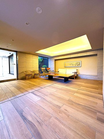 Crio KUGENUMA SEASIDEー駅3分×南向き×100㎡超ーのエントランス