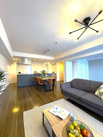 Crio KUGENUMA SEASIDEー駅3分×南向き×100㎡超ーの居間・リビング