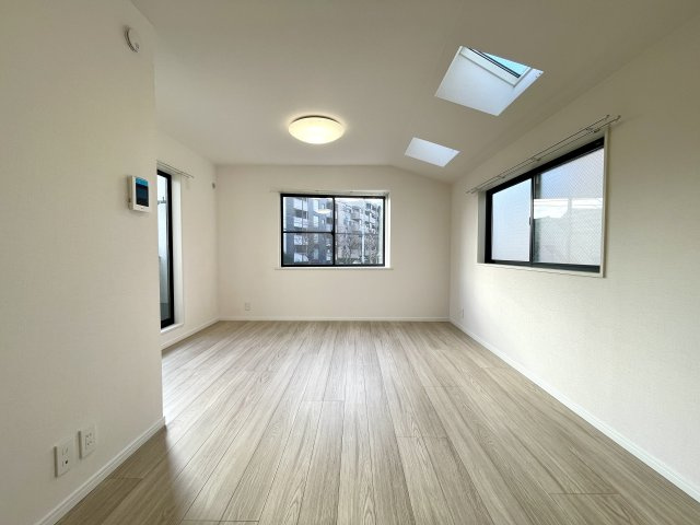 練馬区春日町1丁目　人気エリア　新規内装リフォーム戸建の居間・リビング