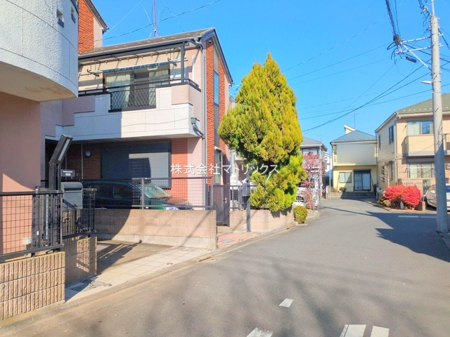 練馬区春日町1丁目　人気エリア　新規内装リフォーム戸建の前面道路含む現地写真