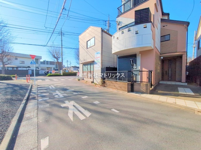 練馬区春日町1丁目　人気エリア　新規内装リフォーム戸建の前面道路含む現地写真