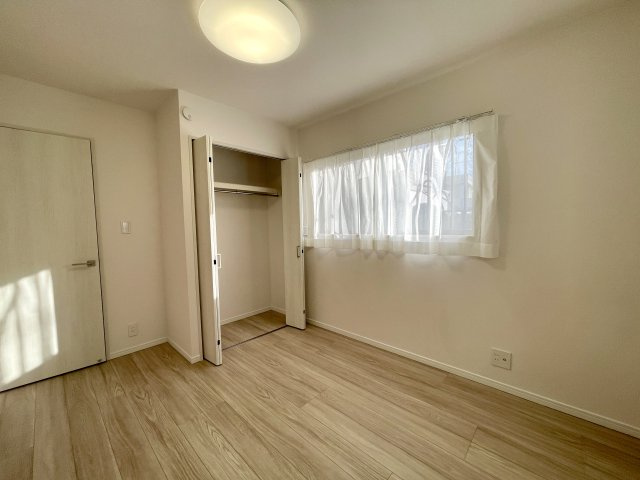 練馬区春日町1丁目　人気エリア　新規内装リフォーム戸建の洋室