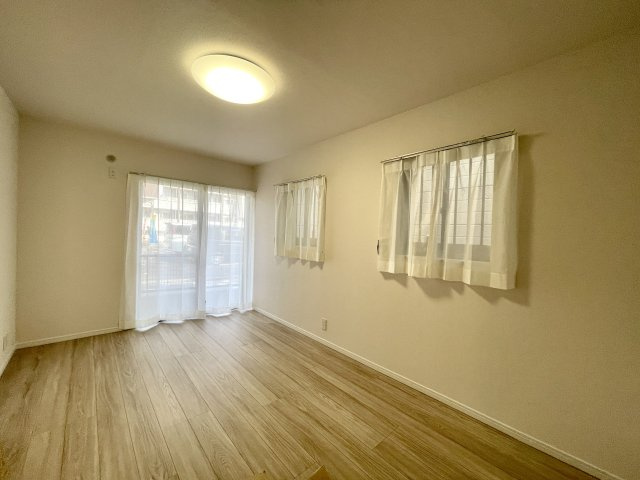 練馬区春日町1丁目　人気エリア　新規内装リフォーム戸建の洋室