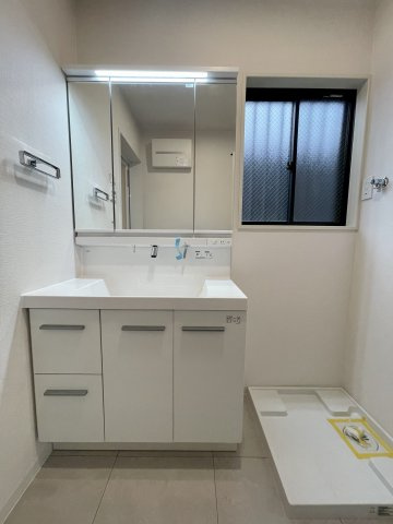 練馬区春日町1丁目　人気エリア　新規内装リフォーム戸建の独立洗面台