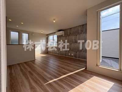 【居間・リビング】 | 杉並区和泉１丁目貸家 | 2F　LDK15.5帖