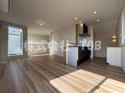 【居間・リビング】 | 杉並区和泉１丁目貸家 | 2F　LDK15.5帖