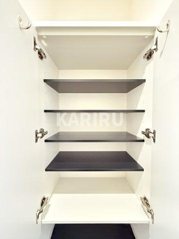 Alivis放出の内装